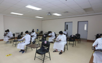 جامعة طيبة تستقبل طلابها لأداء الاختبارات الفصلية وسط الإجراءات الاحترازية