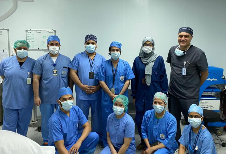 فريق طبي ينجح في زراعة أصغر جهاز “حفز عصبي” لمواطنة في تخصصي الدمام