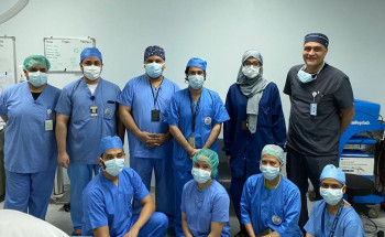 فريق طبي ينجح في زراعة أصغر جهاز “حفز عصبي” لمواطنة في تخصصي الدمام
