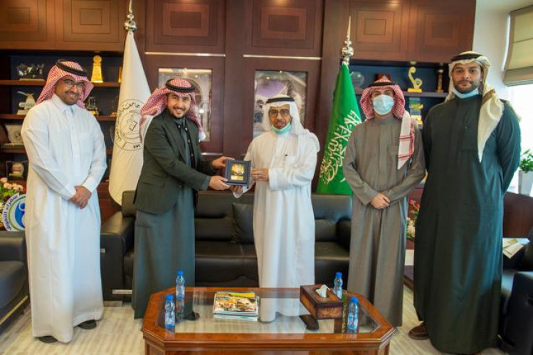 معالي رئيس جامعة الملك فيصل يستقبل ممثل المملكة، عضو المجلس التنفيذي في منظمة “الألكسو”