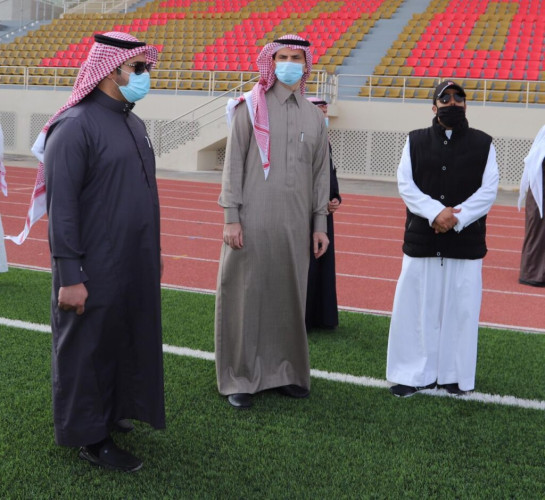رئيس جامعة الجوف أ.د.محمد الشايع يتفقد مشروع المدينة الرياضية بالمدينة الجامعية