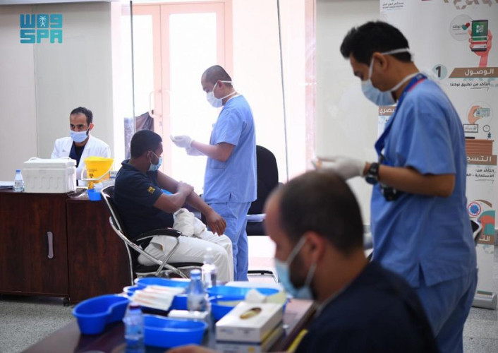 الخدمات الطبية بوزارة الداخلية تنفذ زيارات ميدانية لتقديم لقاح كورونا في مكة المكرمة