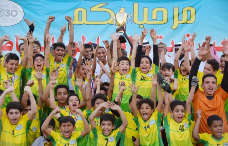 بحضور عدد من الشخصيات الرياضية والإعلامية نجوم الكرة السعودية يتوجون أكاديمية الإمبراطور بطلاً لكأس مهرجان البراعم  بالمدينة المنورة