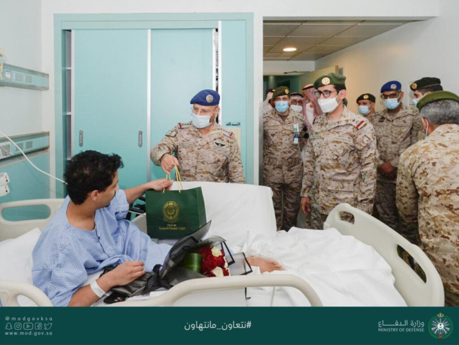 رئيس هيئة الأركان العامة يزور مصابي القوات المسلحة وينقل لهم تحيات القيادة بمناسبة عيد الفطر المبارك
