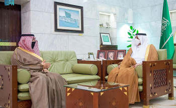 نائب أمير الرياض يستقبل مدير مكافحة المخدرات بالمنطقة
