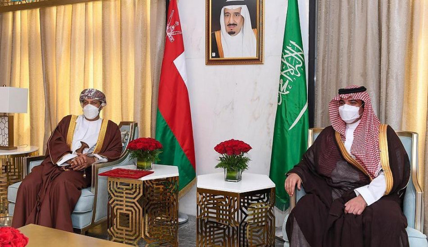 الأمير عبد العزيز بن سعود بن نايف يلتقي وزير الداخلية العُماني