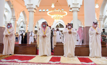 أمير منطقة جازان وسمو نائبه يؤديان صلاة عيد الاضحى المبارك