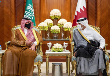الأمير عبدالعزيز بن سعود يصل إلى قطر في زيارة رسمية