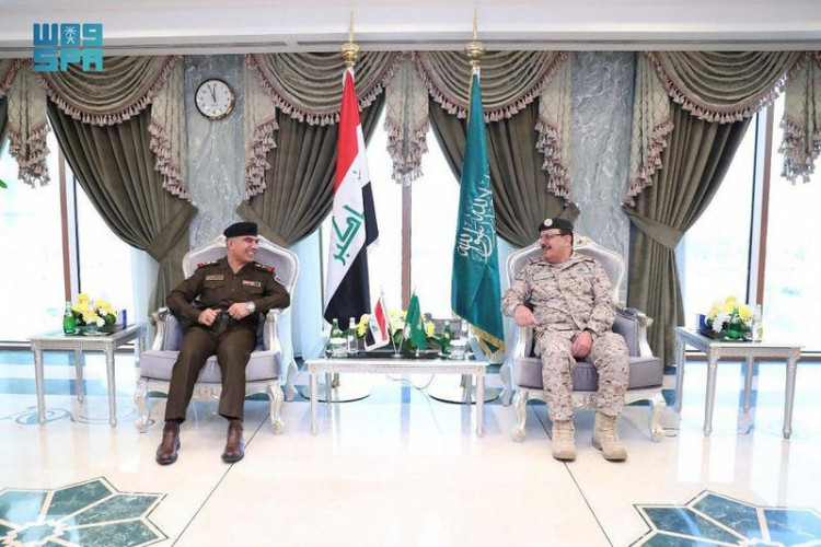 قائد قوات الدفاع الجوي يناقش مع نظيره العراقي الموضوعات المشتركة