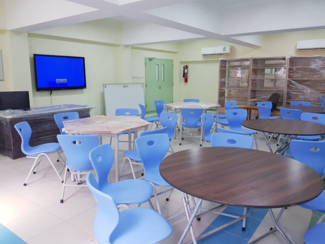 4400 مقعداً وطاولة تدعم العودة الحضورية للمدارس الابتدائية بتعليم مكة