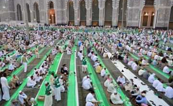 “شؤون الحرمين” تعلن ضوابط “سفر الإفطار” في المسجد الحرام خلال رمضان
