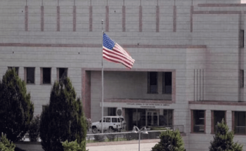 السفارة الأمريكية بـالسعودية تعلن إلغاء اختبارات كورونا كشرط للسفر