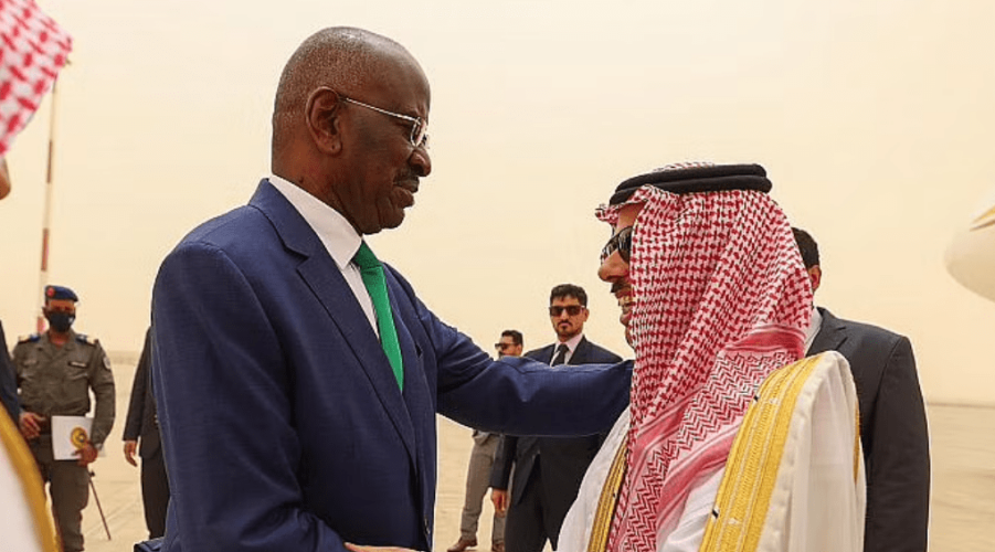 وزير الخارجية يصل إلى موريتانيا في زيارة رسمية