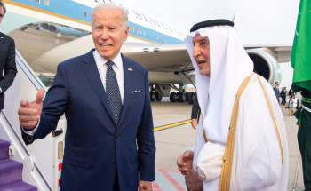 رئيس الولايات المتحدة الأمريكية يصل جدة والفيصل في استقباله