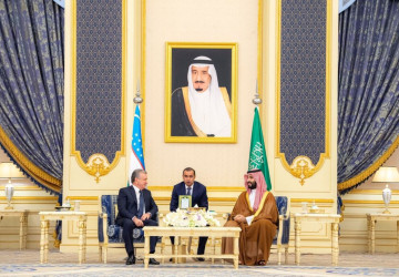 ولي العهد ورئيس أوزبكستان يعقدان جلسة مباحثات رسمية
