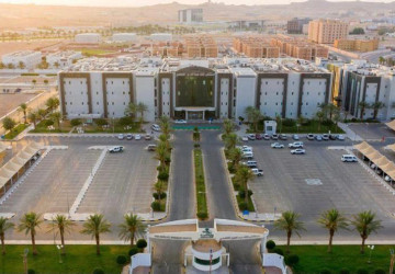 مستشفى الملك عبدالعزيز التخصصي بالجوف يُنهي معاناة مريضين من فتق أربي