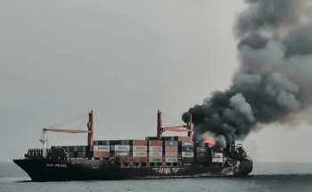 حرس الحدود ينقذ طاقم سفينة بنمية تعرضت لحريق أثناء إبحارها بمياه البحر الأحمر