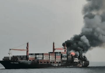حرس الحدود ينقذ طاقم سفينة بنمية تعرضت لحريق أثناء إبحارها بمياه البحر الأحمر