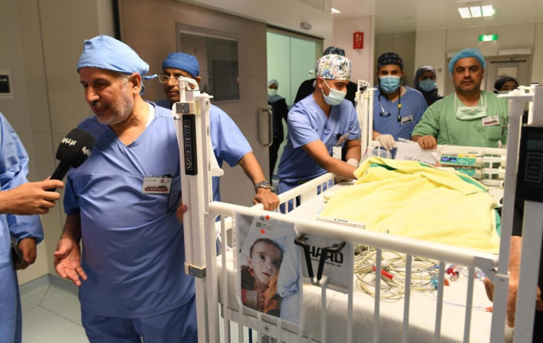 نجاح فصل التوأم السيامي العراقي “عمر وعلي” بعد عملية جراحية معقدة استغرقت 11 ساعة