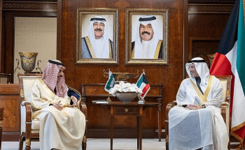 وزير الخارجية يلتقي نظيره الكويتي ويتبادلان الآراء حول المستجدات الدولية
