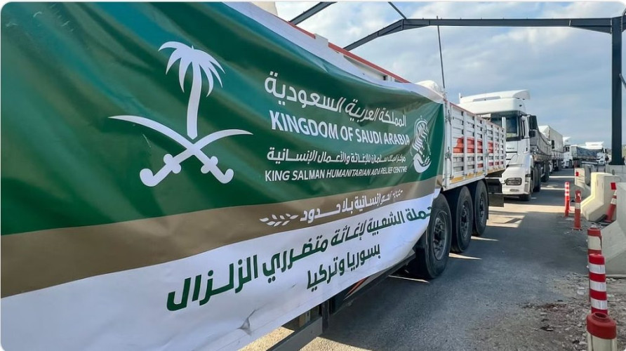 11 شاحنة إغاثية تعبر منفذ غصن الزيتون لتوزيعها بالمناطق السورية المتضررة من الزلزال