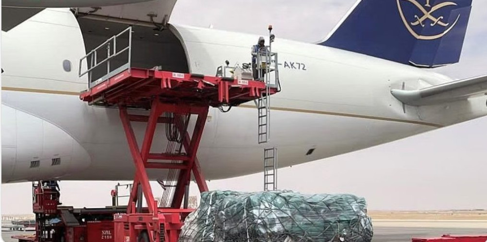 مغادرة الطائرة الإغاثية السعودية الـ 12 إلى مطار غازي عنتاب