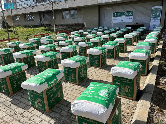 مركز الملك سلمان للإغاثة يوزع أكثر من 6 أطنان من السلال الغذائية في مدينة سكنداري بجمهورية كوسوفو