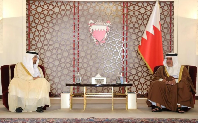 ولي عهد مملكة البحرين يستقبل وزير الاستثمار