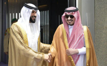 الشيخ ناصر بن حمد آل خليفة يصل إلى جدة