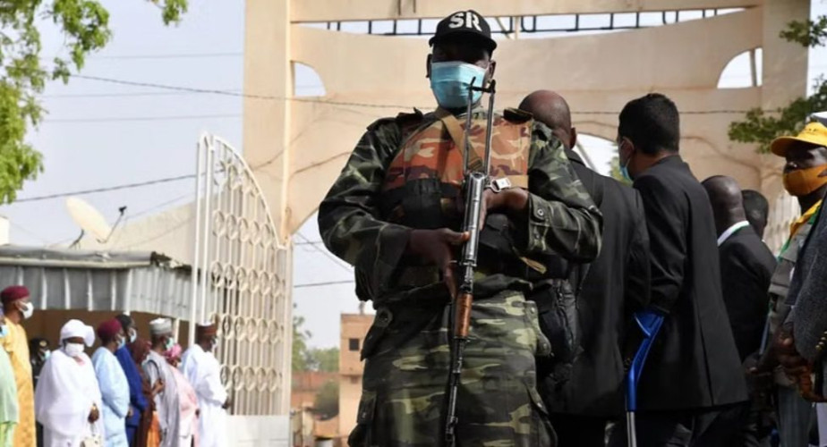 النيجر.. جنود يحاصرون الرئيس داخل القصر الرئاسي ووزير الداخلية محتجَز في منزله