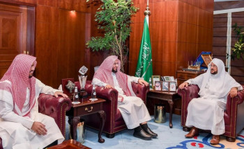 وزير الشؤون الإسلامية يستقبل الفائز بالمركز الأول في جائزة الملك عبدالعزيز الدولية لحفظ القرآن الكريم في دورتها الـ43