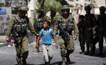 قوات الاحتلال الإسرائيلي تعتقل ثلاثة فلسطينيين بالضفة الغربية