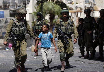 قوات الاحتلال الإسرائيلي تعتقل ثلاثة فلسطينيين بالضفة الغربية