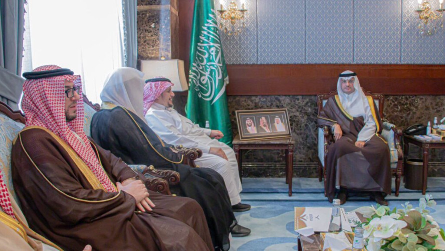 سمو محافظ الأحساء يستقبل رئيس الجمعية التاريخية السعودية