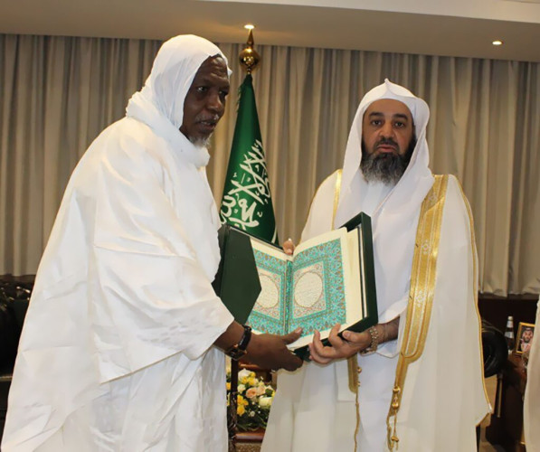 وكيل وزارة الشؤون الإسلامية يستقبل رئيس مركز الإمام محمد ديكو للسلام والتعليم الإسلامي في مالي