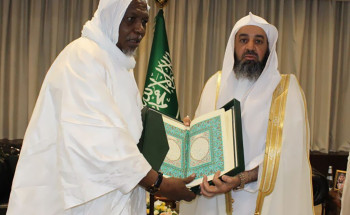 وكيل وزارة الشؤون الإسلامية يستقبل رئيس مركز الإمام محمد ديكو للسلام والتعليم الإسلامي في مالي