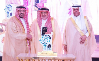 أمير منطقة القصيم يكرم 20 فائزاً وفائزة بجائزة المعلم القدوة