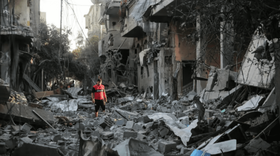 50% من الوحدات السكنية بغزة دُمرت.. 34 يومًا من العدوان “قصف وشهداء وجوع”!