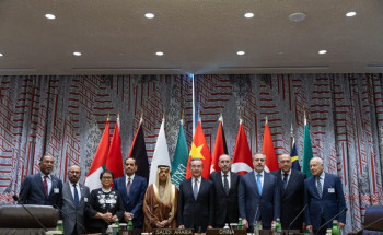 اللجنة الوزارية المكلفة من القمة العربية الإسلامية المشتركة غير العادية تعقد اجتماعاً رسمياً مع وزير الخارجية الصيني