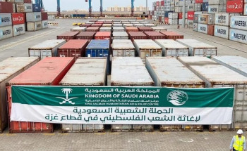 فريق مركز الملك سلمان للإغاثة يستقبل في ميناء بورسعيد المصري الباخرة الثالثة من شحنات الجسر البحري السعودي لإغاثة المتضررين في غزة