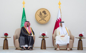 ولي العهد يصل الدوحة لترؤس وفد المملكة في القمة الخليجية الـ 44.. وأمير قطر في مقدمة مستقبليه
