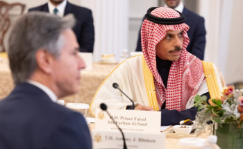وفد اللجنة الوزارية المكلفة من القمة العربية الإسلامية المشتركة غير العادية يعقد جلسة مباحثات رسمية مع وزير الخارجية الأمريكي