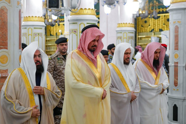 أمير منطقة ⁧المدينة المنورة‬⁩، ⁧‫سلمان بن سلطان‬⁩، يزور ⁧‫المسجد النبوي‬⁩ الشريف