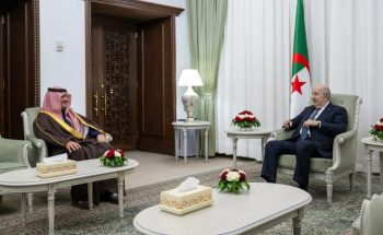 الرئيس الجزائري يستقبل الأمير عبدالعزيز بن سعود