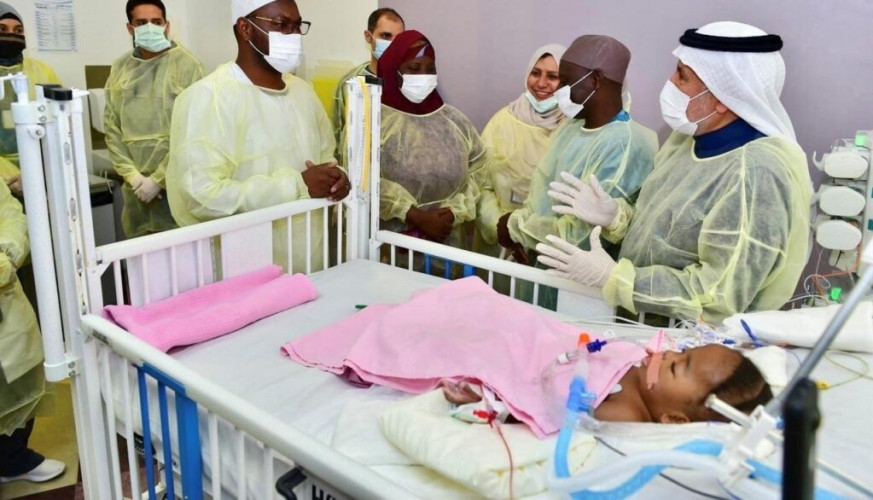 استقرار الحالة الصحية للتوأم السيامي النيجيري “حسنة وحسينة” بعد 48 ساعة من فصلهما