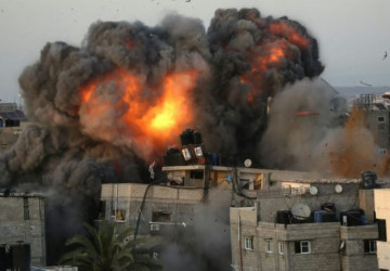 عدد ضحايا غزة يرتفع لـ”30,320″ شهيدًا و”71,533″ جريحًا والعدوان يتواصل