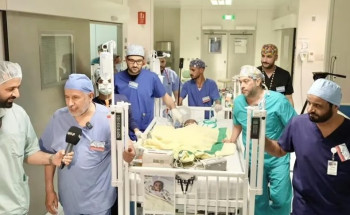 نجاح فصل التوأم السيامي النيجيري “حسنة وحسينة” بعد عملية جراحية معقدة بمستشفى الملك عبدالله
