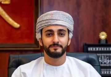 وزير الثقافة والرياضة والشباب العماني يصل الرياض