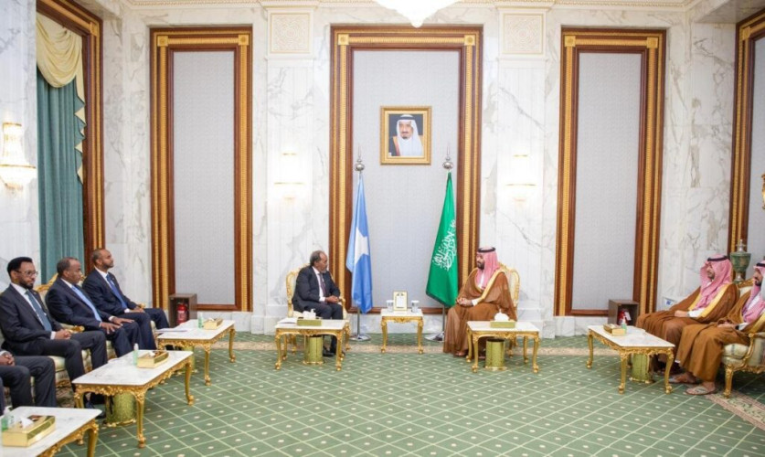 سمو ولي العهد يستقبل رئيس جمهورية الصومال الفيدرالية