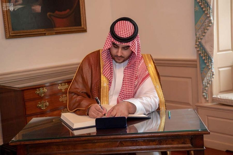 سمو نائب وزير الدفاع يلتقي وزير خارجية الولايات المتحدة الأمريكية